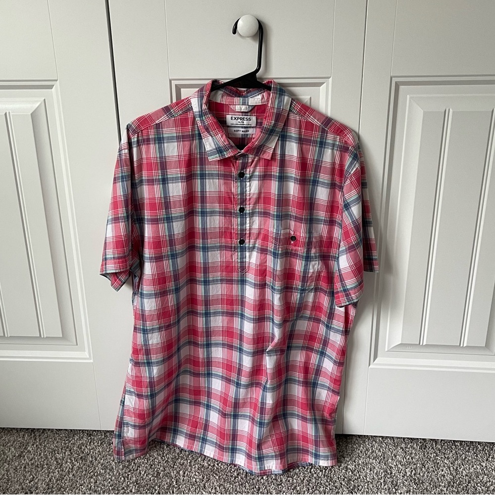 Men’s Express short sleeve 1/2 button-up